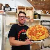 �Gli ingredienti sono per� gli stessi per tutti�, avverte il 44enne Domenico, titolare del panificio �Fiore�,  uno degli esercizi commerciali pi� antichi di Bari, aperto com�� dal 1912